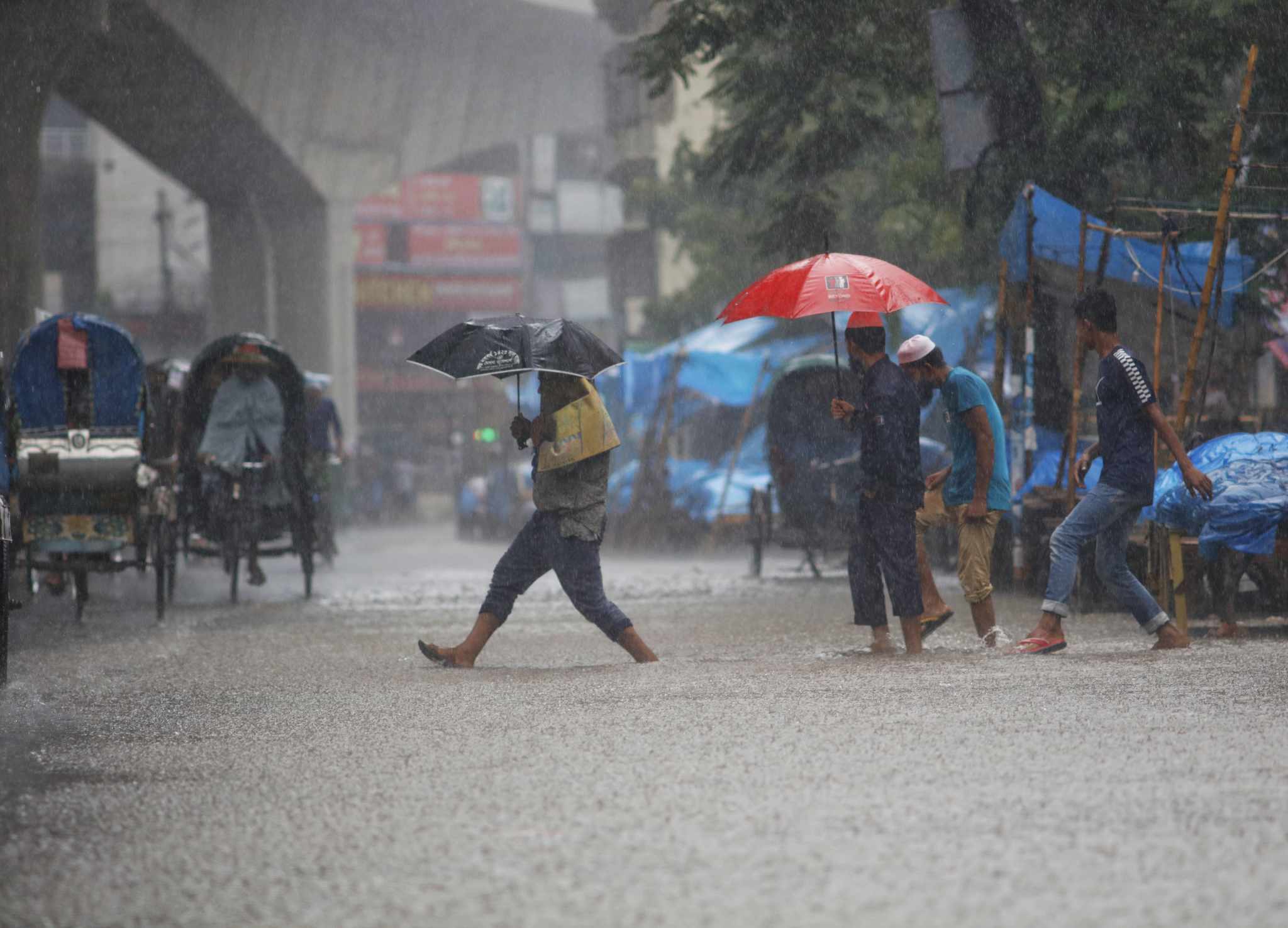 বুধবার থেকে দেশের দক্ষিণাঞ্চলে বৃষ্টি কমলেও বাড়তে পারে উত্তরাঞ্চলে