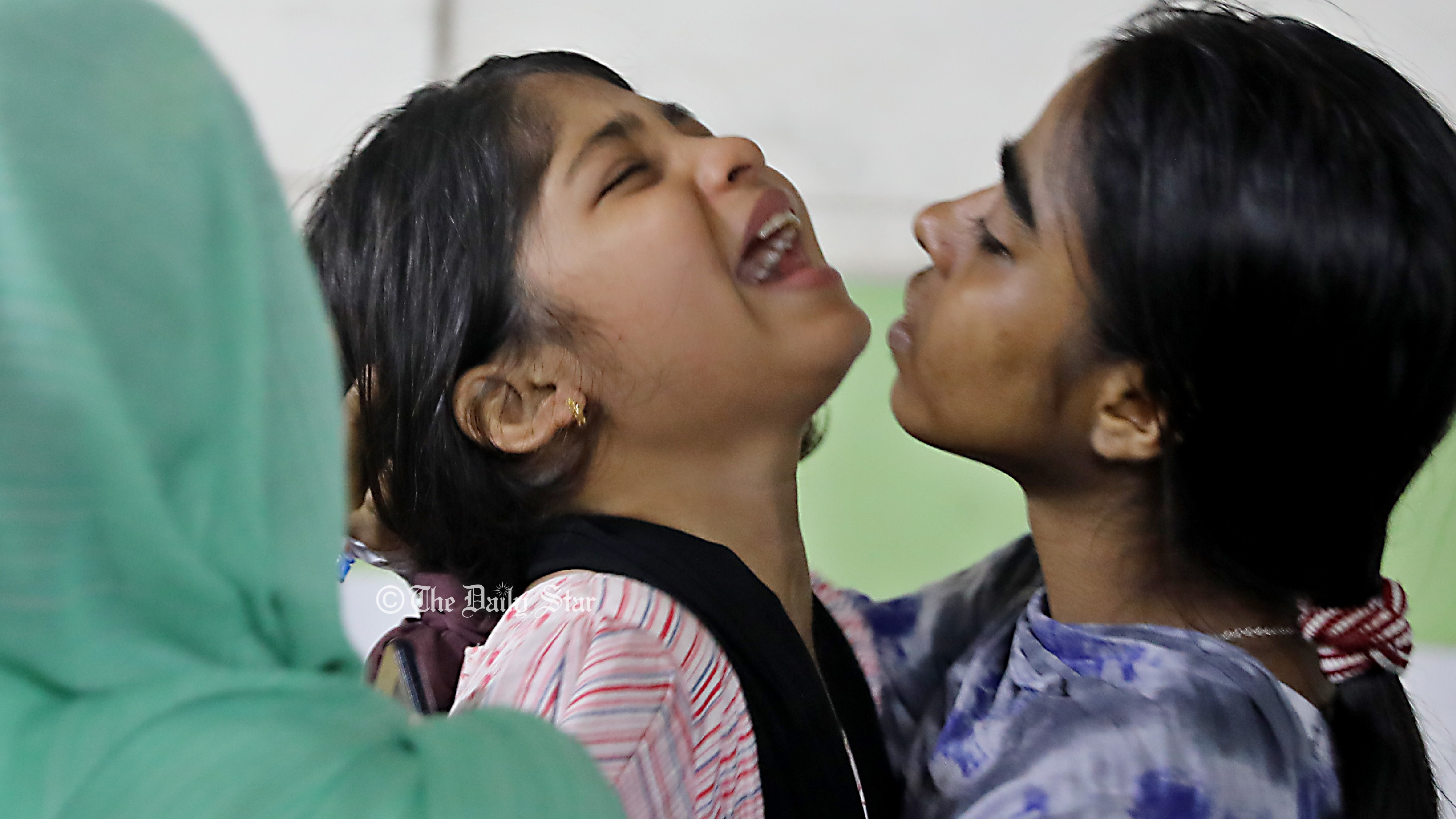 মেয়র নগরবাসীকে জরিমানা করে, মেয়রকে জরিমানা করবে কে?