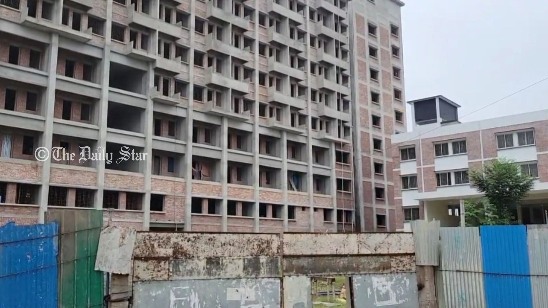 পাবিপ্রবির নির্মাণাধীন ভবন থেকে পড়ে ২ শ্রমিকের মৃত্যু, আহত ১