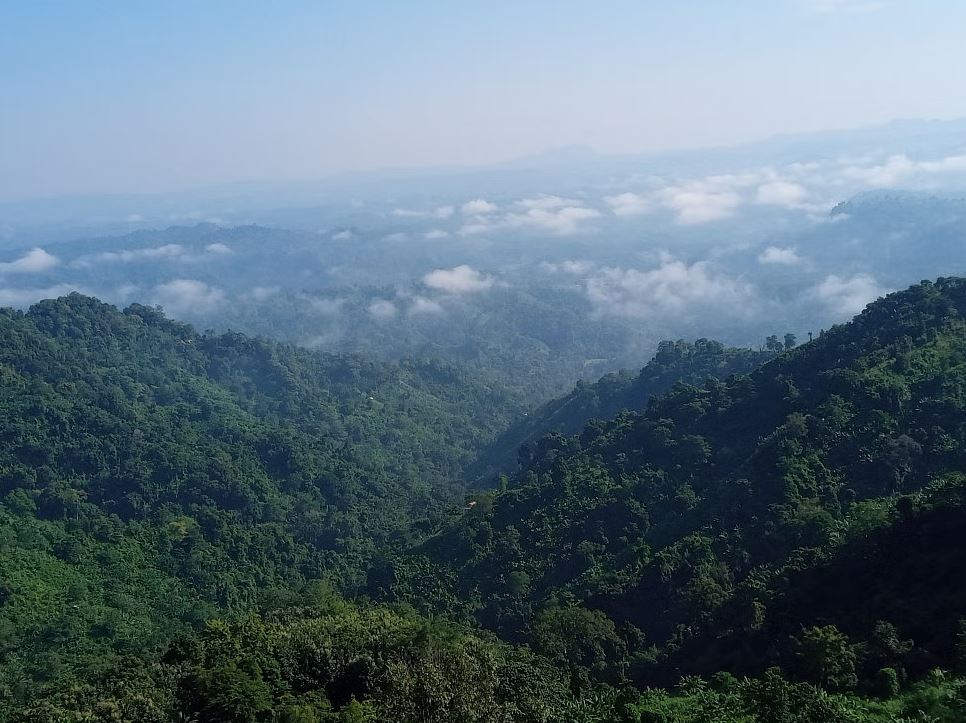 পাহাড়ে ঘুরতে গেলে যেসব বিষয়ে সতর্ক থাকবেন