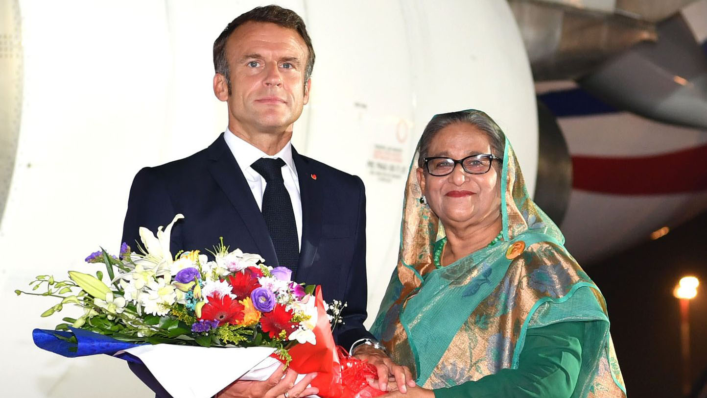 ফ্রান্সের প্রেসিডেন্ট এমানুয়েল মাখোঁ ঢাকায়