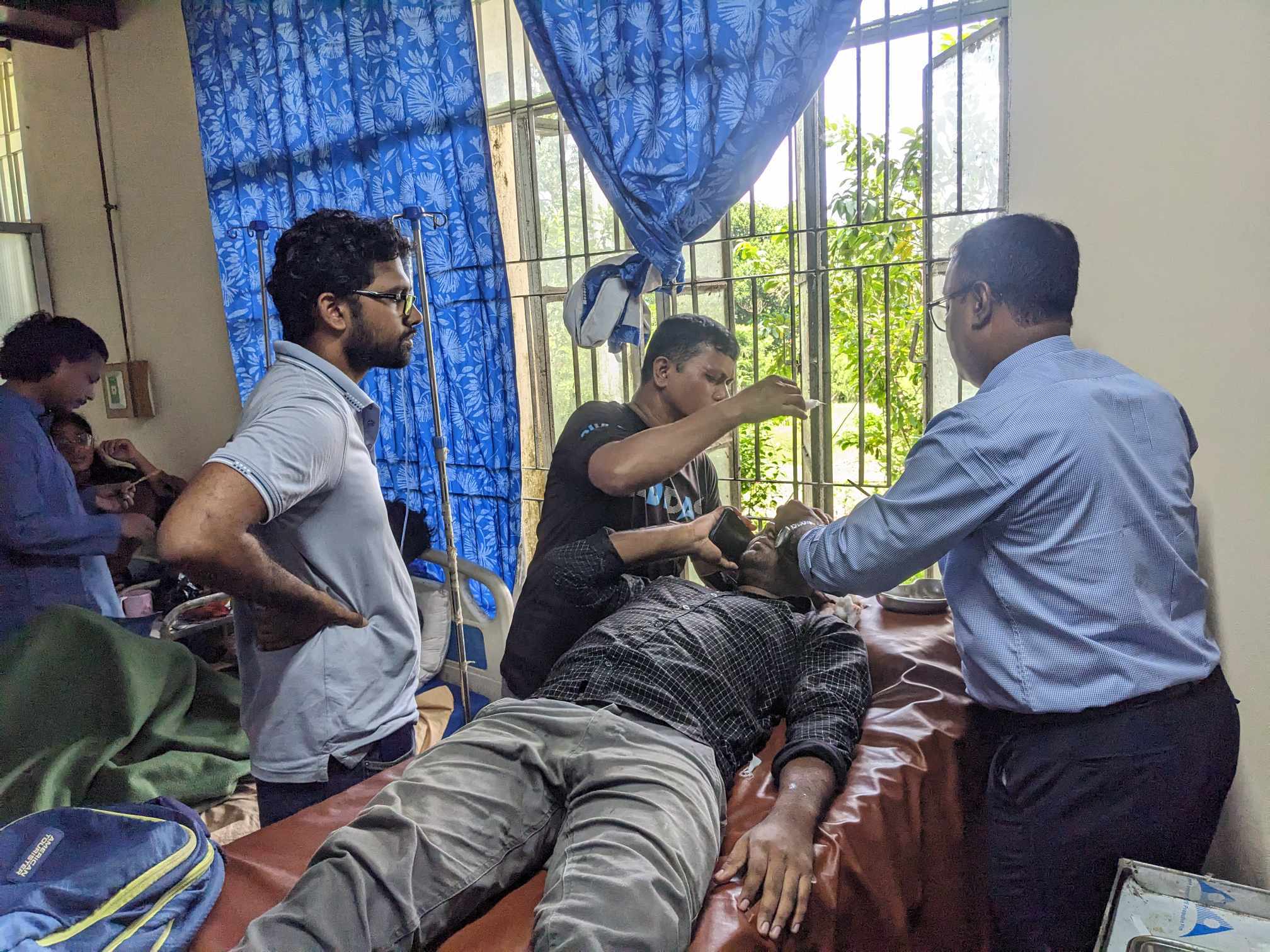 প্রথম আলো প্রতিনিধিকে কিল-ঘুষি ‘ছাত্রলীগকে নিয়ে কোনো নিউজ হবে না’