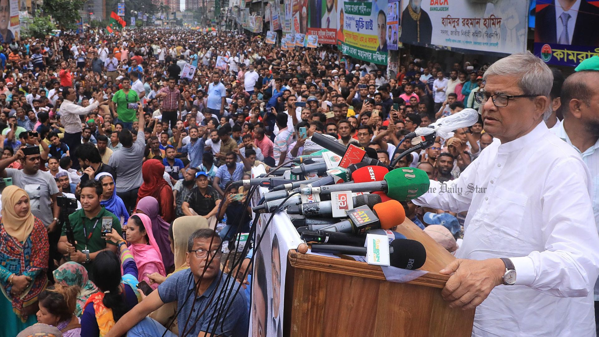 ‘৪৮ ঘণ্টার মধ্যে খালেদা জিয়াকে মুক্তি দিয়ে চিকিৎসার জন্য বিদেশে পাঠাতে হবে’