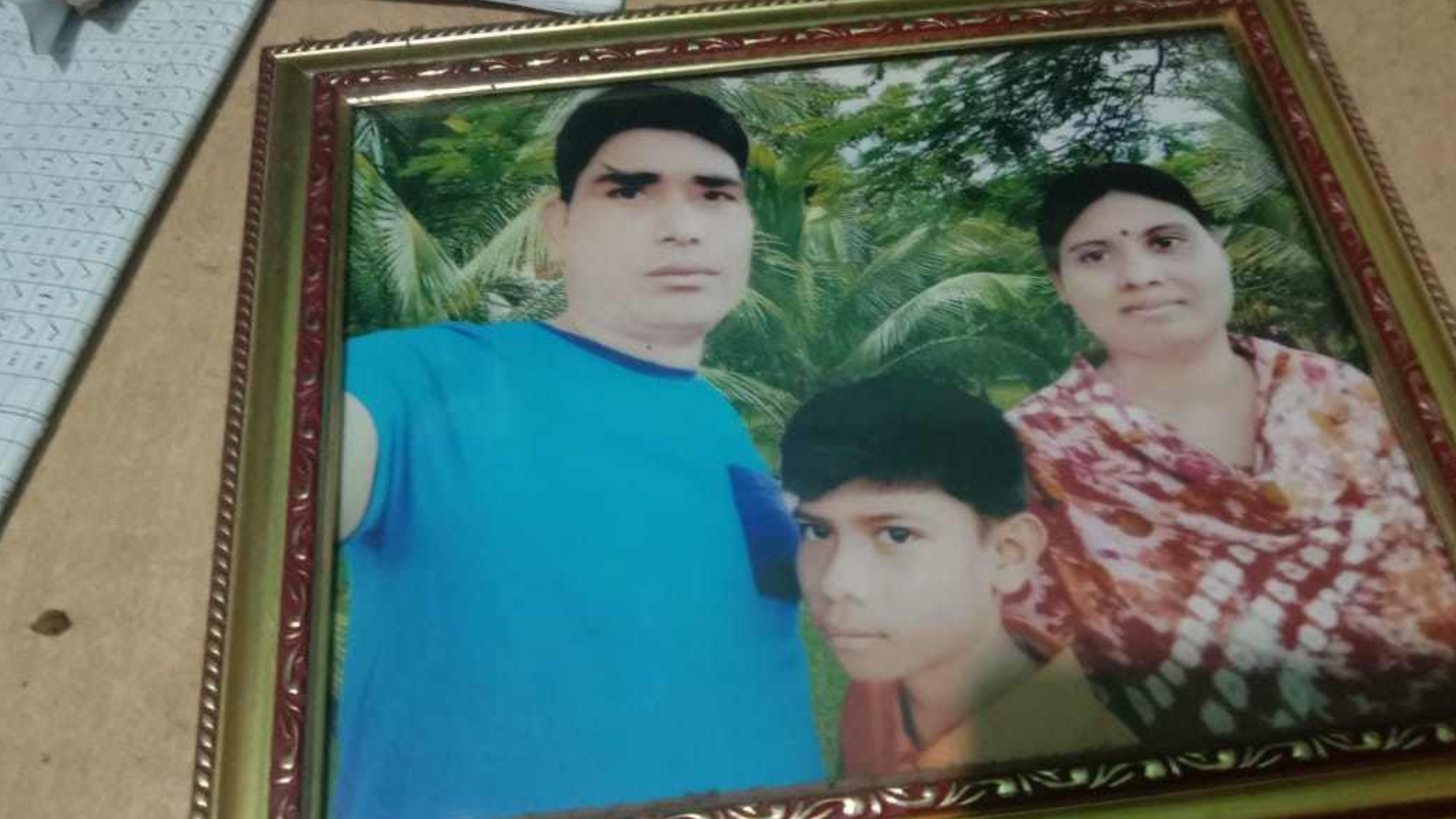 ফ্ল্যাটে স্বামী-স্ত্রী-সন্তানের মরদেহ: অজ্ঞাত আসামির বিরুদ্ধে হত্যা মামলা