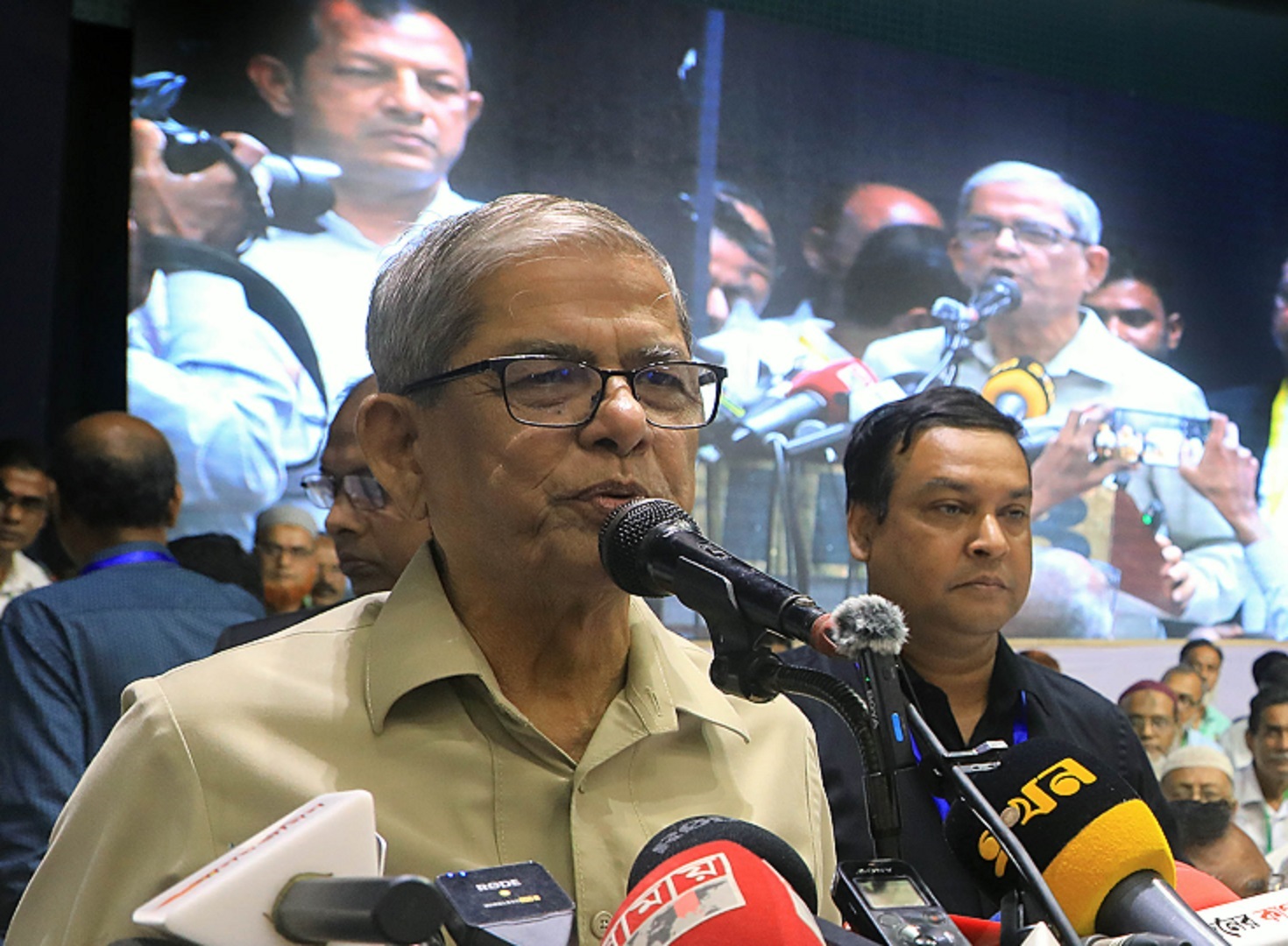 ‘খালেদা জিয়া বলেছেন কোনো শর্ত মেনে তিনি কোথাও যাবেন না’