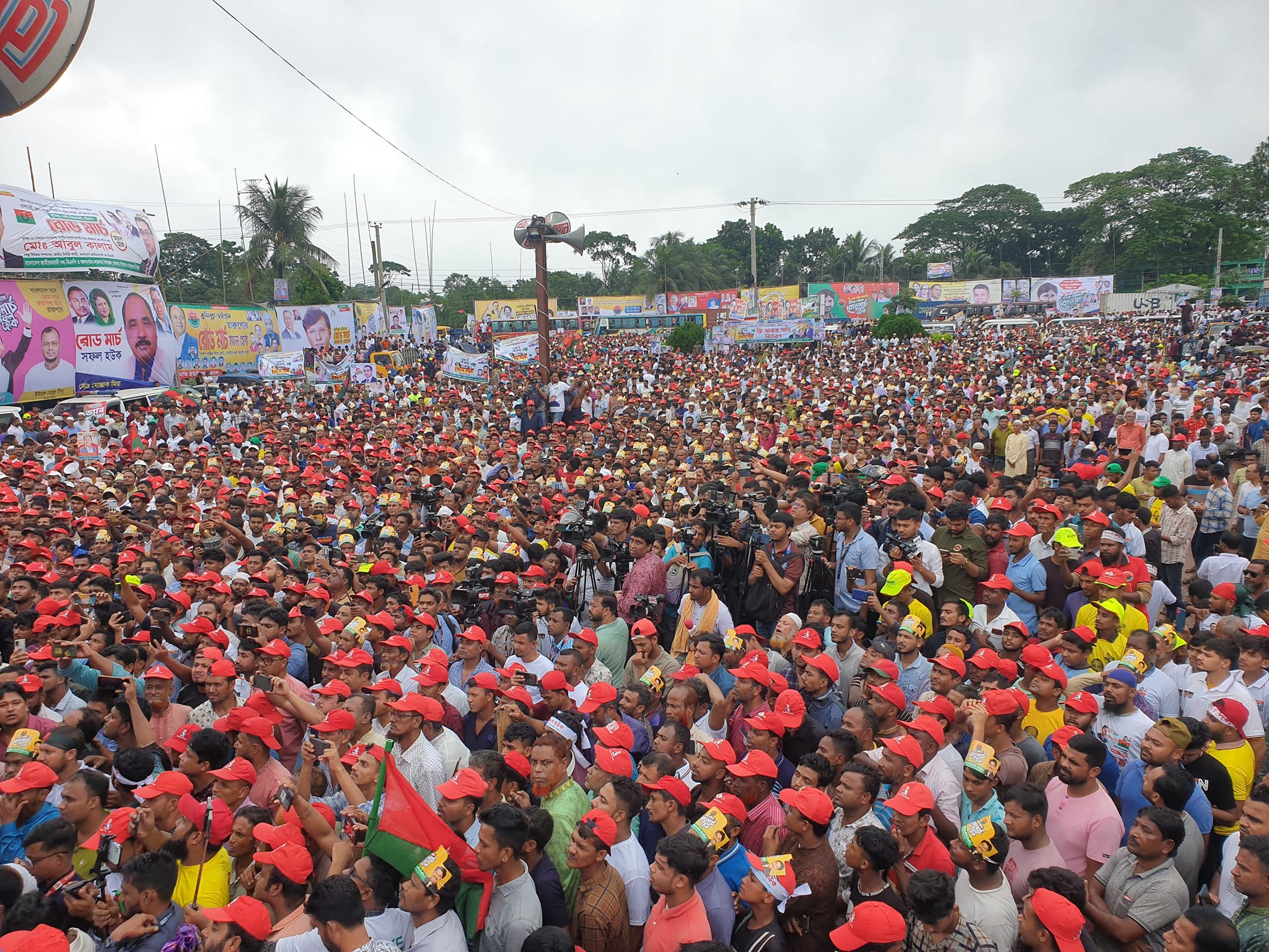 কালাকচুয়ায় সমবেত হাজারো বিএনপি নেতাকর্মী