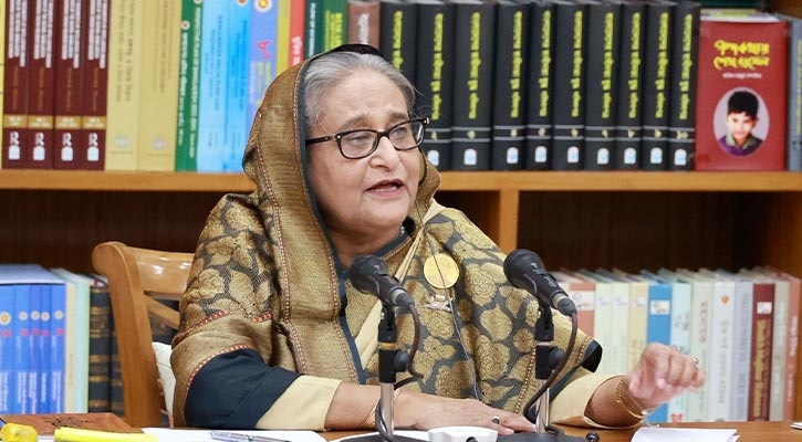 ‘একদিকে আইনশৃঙ্খলা সংস্থার ওপরে স্যাংশন দেবে, আবার নিরাপত্তা চাইবে’