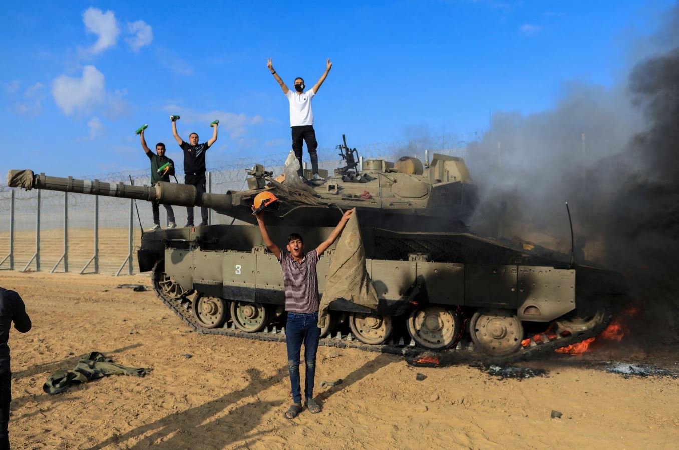 ইসরায়েল-ফিলিস্তিনের পাল্টাপাল্টি হামলাকে যেভাবে দেখছেন মুসলিম বিশ্বের নেতারা