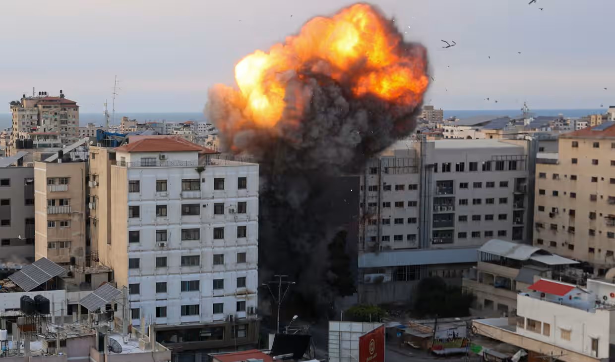 গাজায় ইসরায়েলি বিমান হামলায় ২ ফিলিস্তিনি সাংবাদিক নিহত, আহত ১