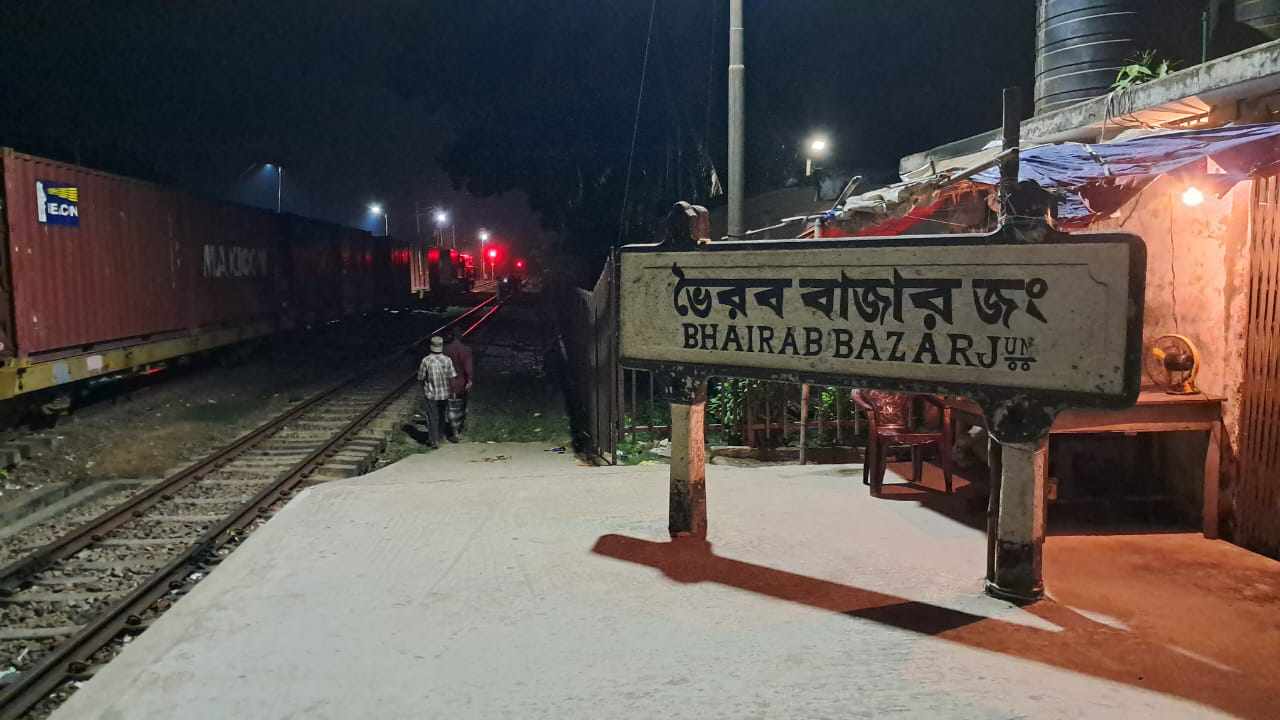 ঢাকার সঙ্গে চট্টগ্রাম ও সিলেটের রেল যোগাযোগ বন্ধ