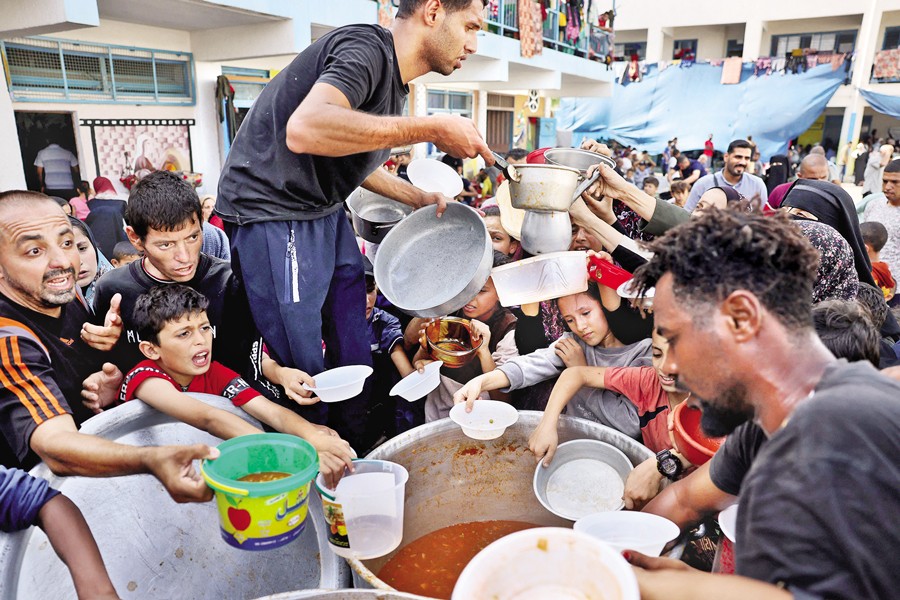 ‘গাজায় এক টুকরো খাবারের জন্য একে অপরকে মারতে শুরু করবে’