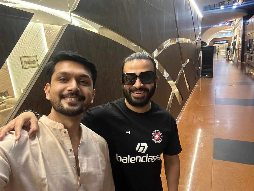 বিমানবন্দরে হঠাৎ দেখা শাকিব খান-আরিফিন শুভর&nbsp;