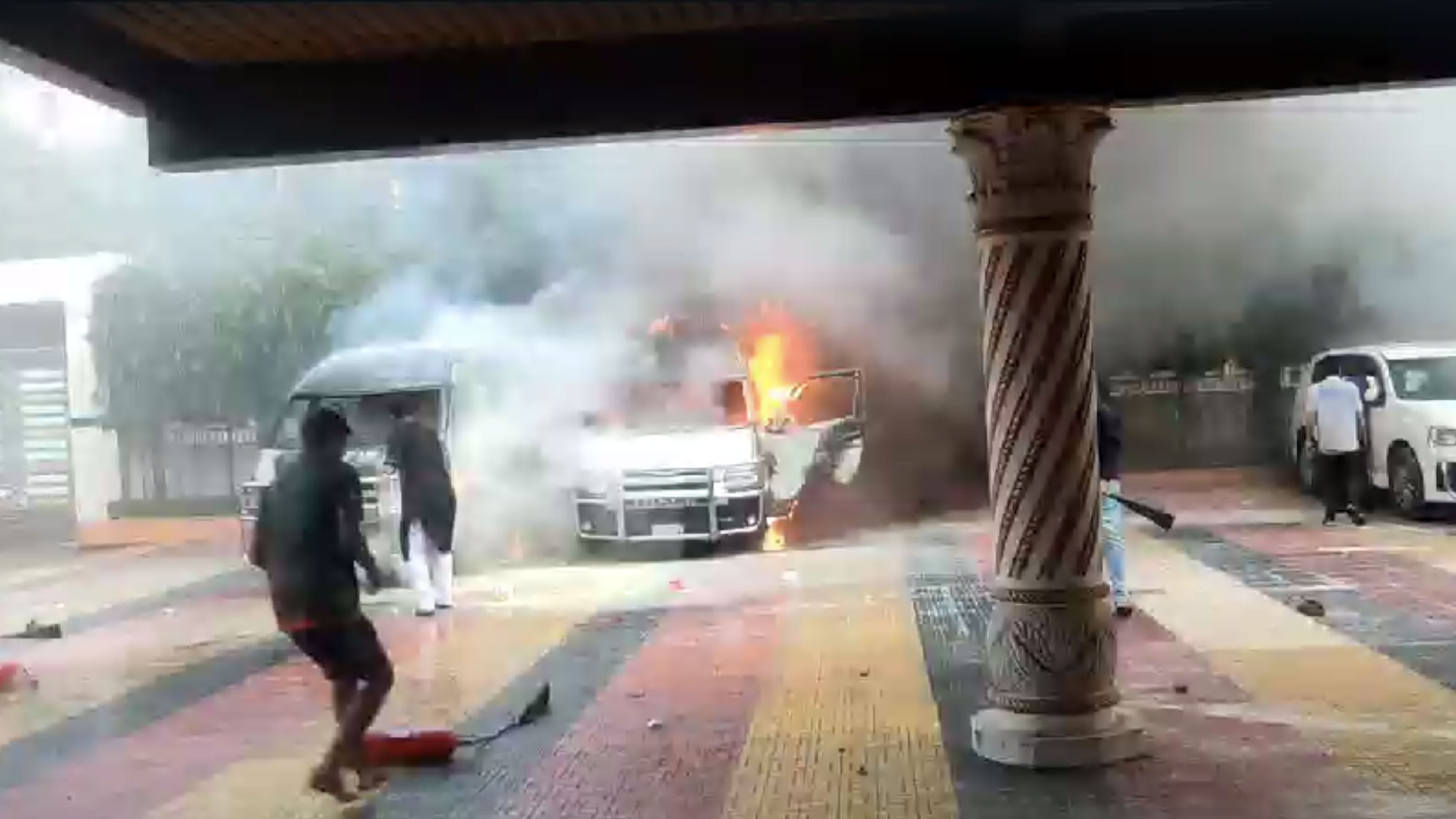 রাজারবাগ পুলিশ হাসপাতালে অ্যাম্বুলেন্সে অগ্নিসংযোগ