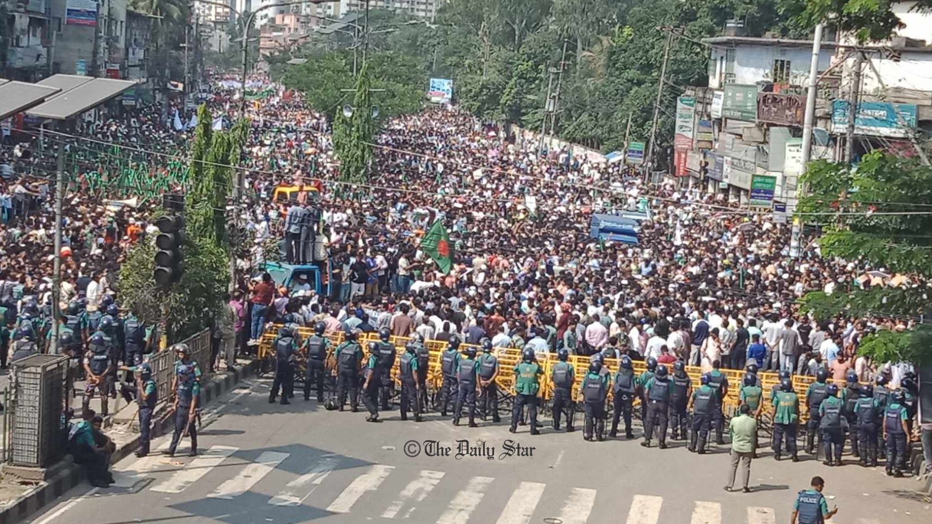 জামায়াত জড়ো হয়েছে আরামবাগে, আছে পুলিশ ব্যারিকেড