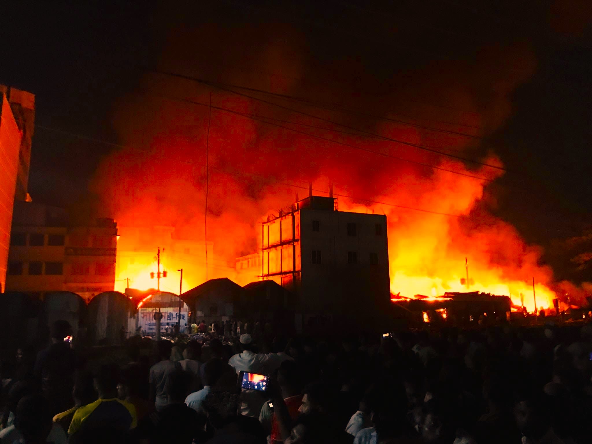 বাবুরহাট: আড়াই ঘণ্টার আগুনে ২০ কোটি টাকার ক্ষয়ক্ষতির আশঙ্কা