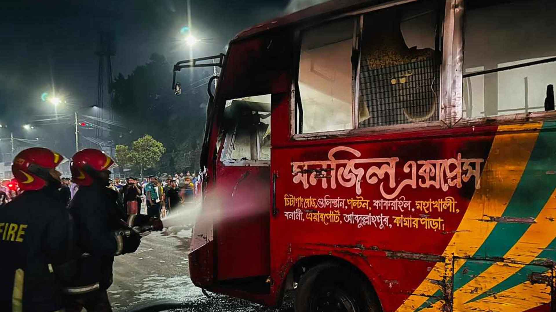 এবার গুলিস্তানে একটি যাত্রীবাহী বাসে আগুন