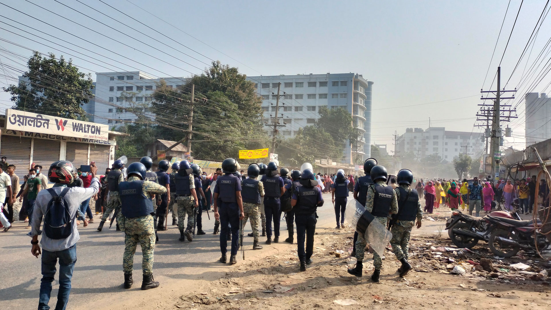 মজুরি বৃদ্ধির দাবি: আশুলিয়ায় কাজে যোগ দেয়নি অন্তত ৩০ কারখানার শ্রমিক