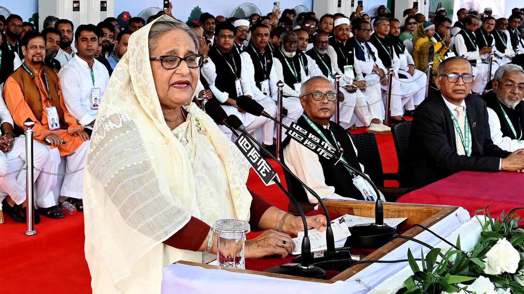 দেশের সম্পদ বিক্রি করে ক্ষমতায় যেতে হবে, বঙ্গবন্ধুর মেয়ে সেই দৈন্যতায় ভোগে না: প্রধানমন্ত্রী