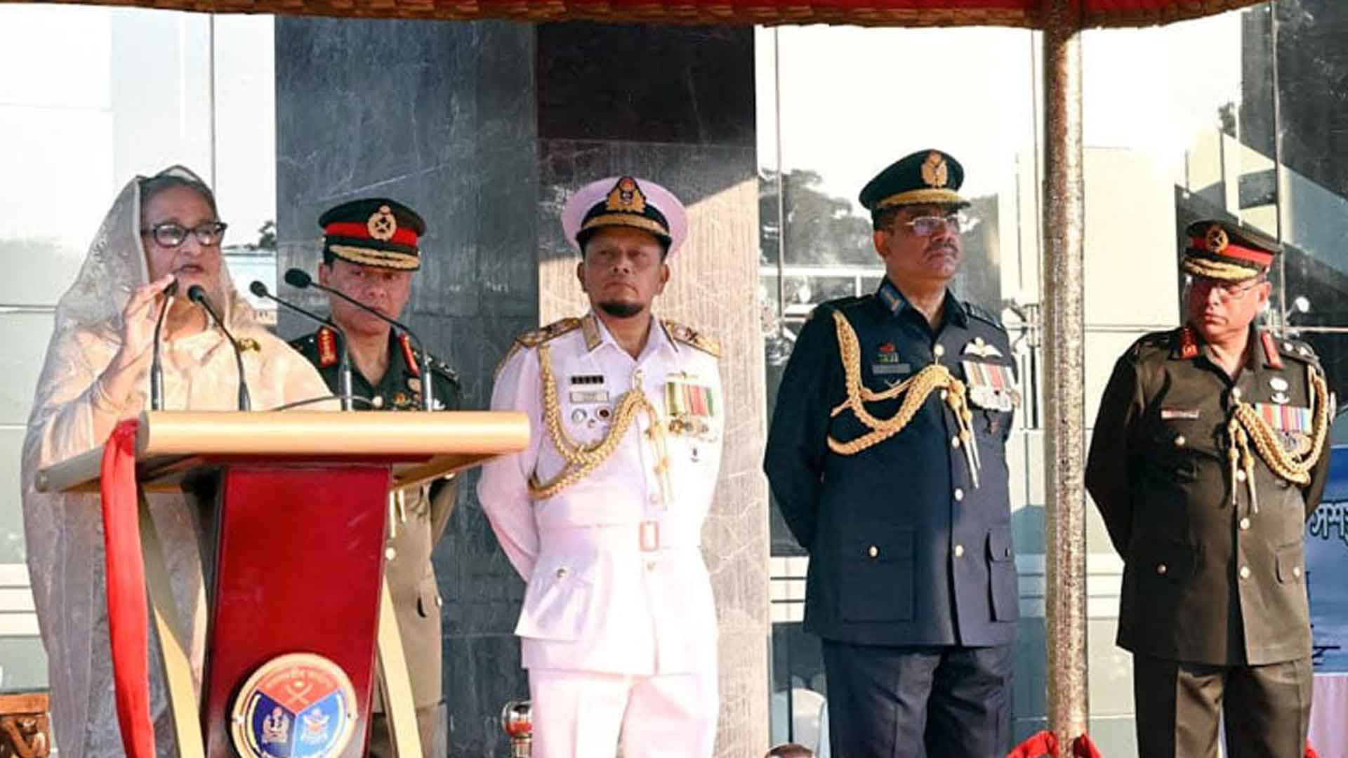 কিছু লোক লাশের ওপর দিয়ে ক্ষমতায় যেতে চায়: প্রধানমন্ত্রী