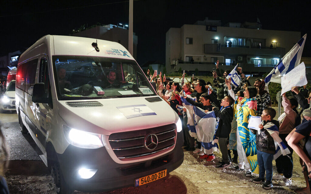 শেষদিনে মুক্তি পেতে যাওয়া ১১ জিম্মির তালিকা পেয়েছে ইসরায়েল, বাড়তে পারে যুদ্ধবিরতির মেয়াদ