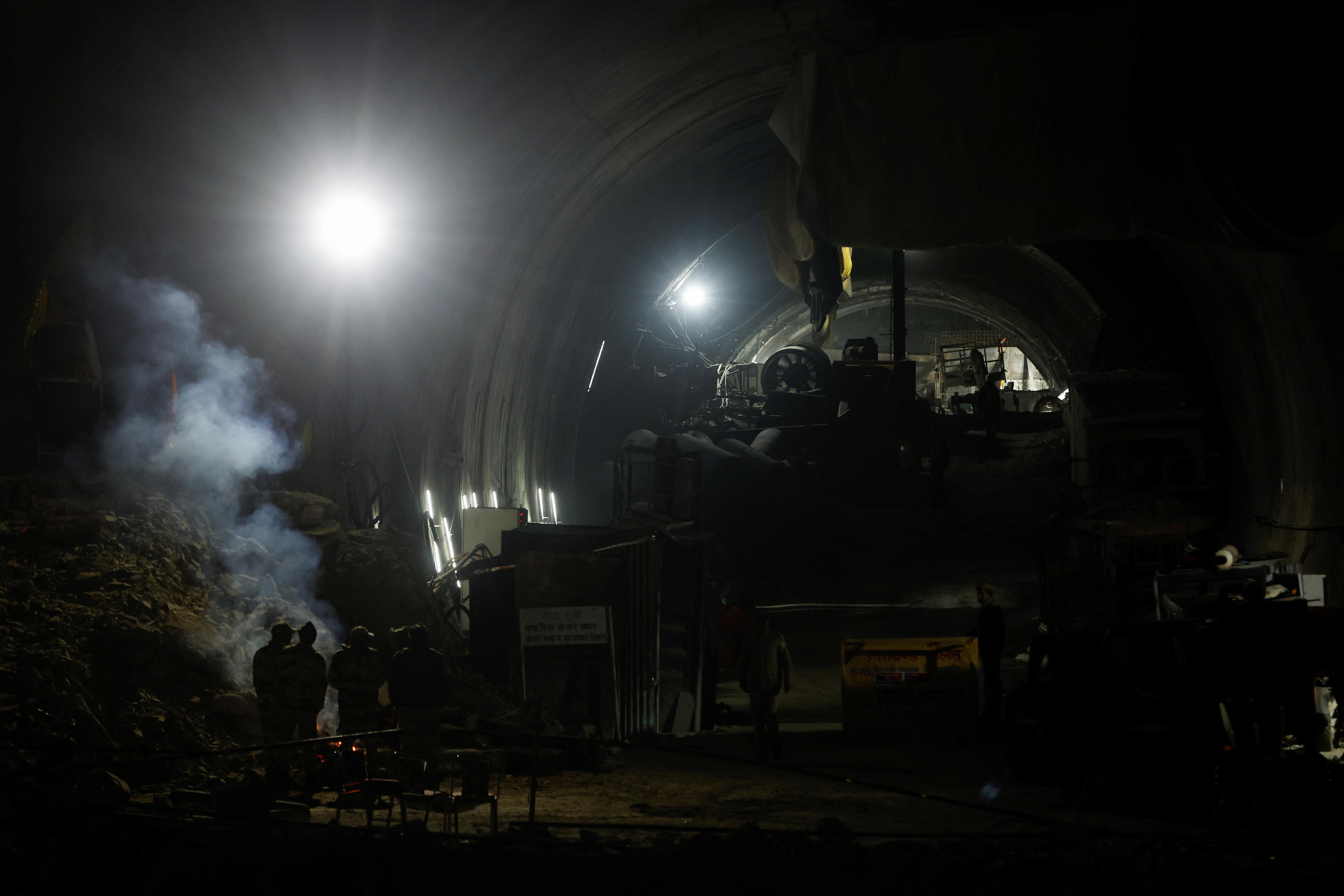 আর ৫ মিটার খুঁড়লেই পৌঁছানো যাবে ১৭ দিন সুড়ঙ্গে আটকা ৪১ শ্রমিকের কাছে