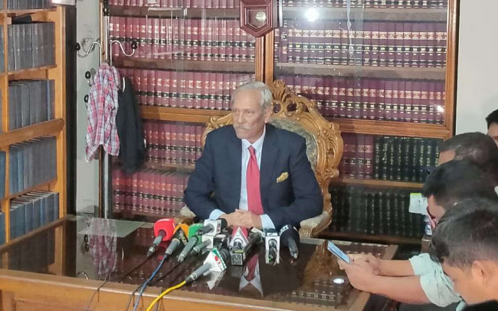 বিএনপি থেকে পদত্যাগের ঘোষণা দিয়ে আ. লীগের প্রার্থী হলেন শাহজাহান ওমর