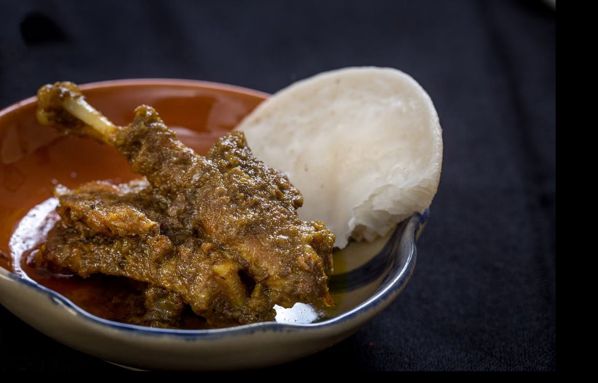 সরিষার তেল-বাদাম বাটায় শীত স্পেশাল হাঁস ভুনা