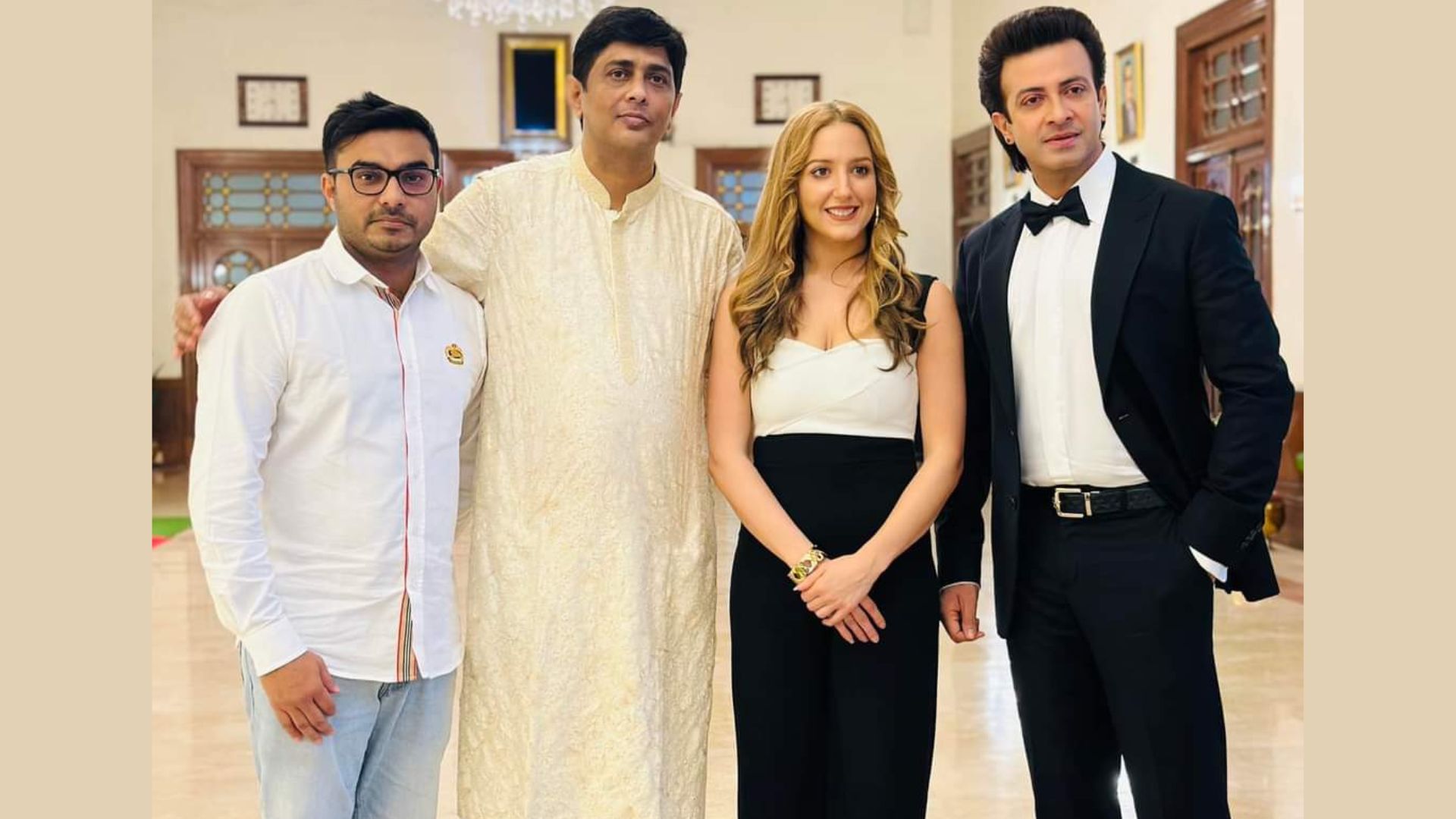 মার্কিন অভিনেত্রী কোর্টনি কফিকে নিয়ে বঙ্গভবনে শাকিব