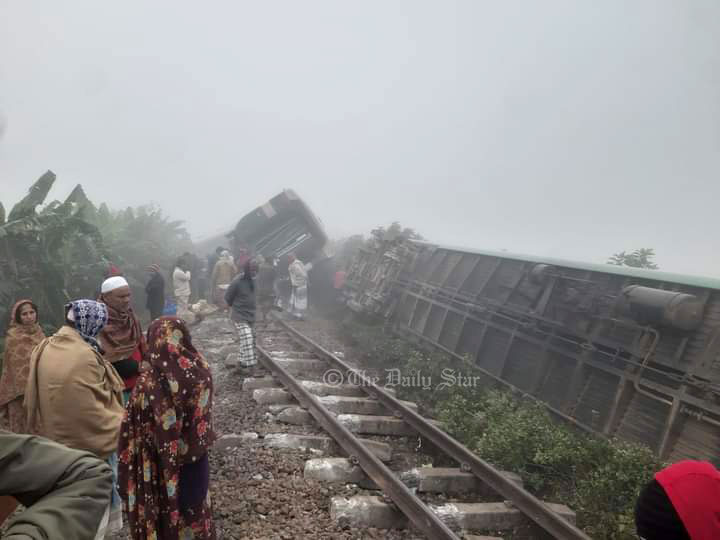 মোহনগঞ্জ এক্সপ্রেস লাইনচ্যুত, নিহত ১