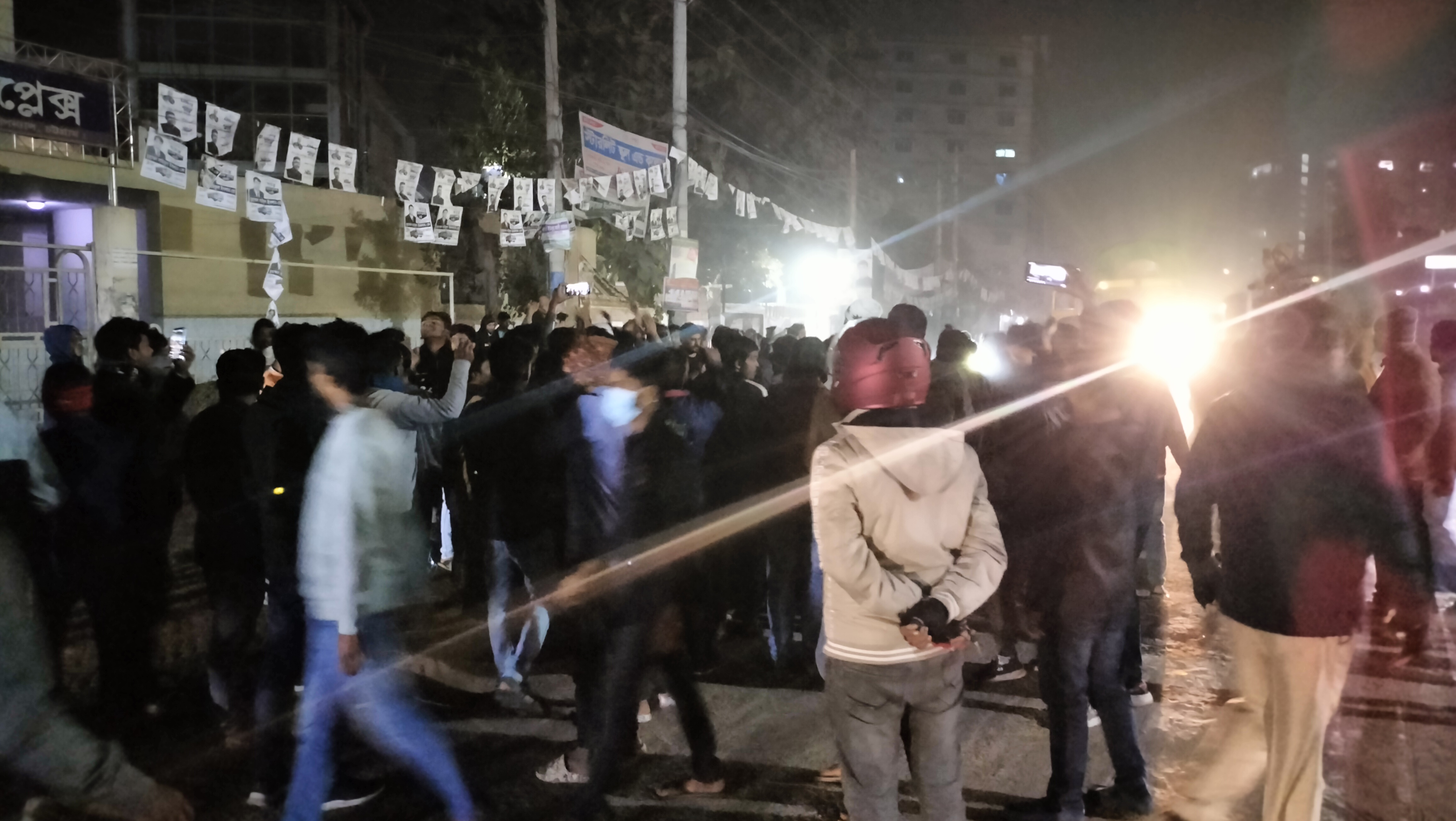 স্বতন্ত্র প্রার্থীর নির্বাচনী ক্যাম্পে ভাঙচুর-হামলার অভিযোগ নৌকার সমর্থকদের বিরুদ্ধে