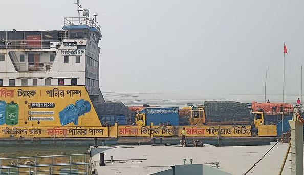 ৮ ঘণ্টা পর আরিচায় ফেরি চলাচল শুরু