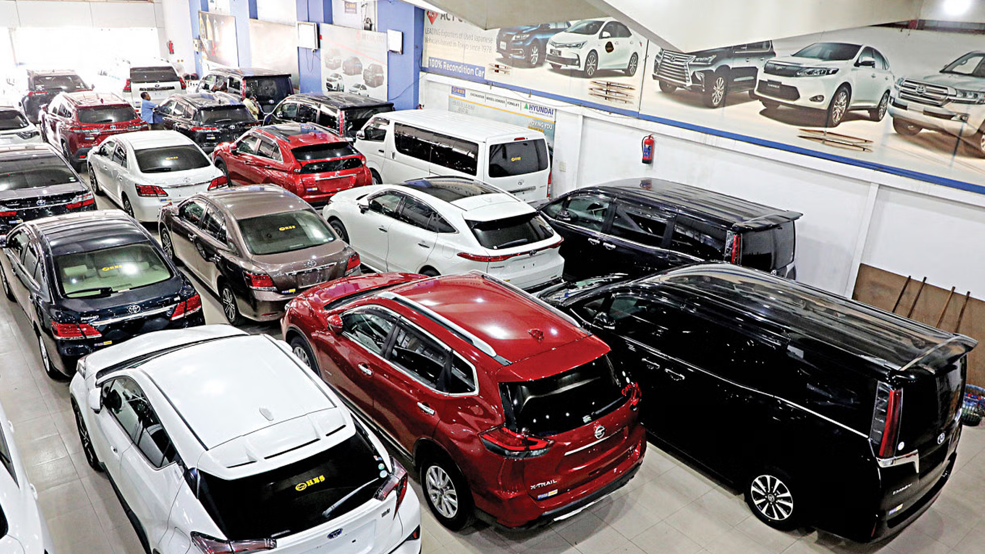 ডলার ঘাটতি-মূল্যস্ফীতিতে গাড়ি বিক্রি কমেছে