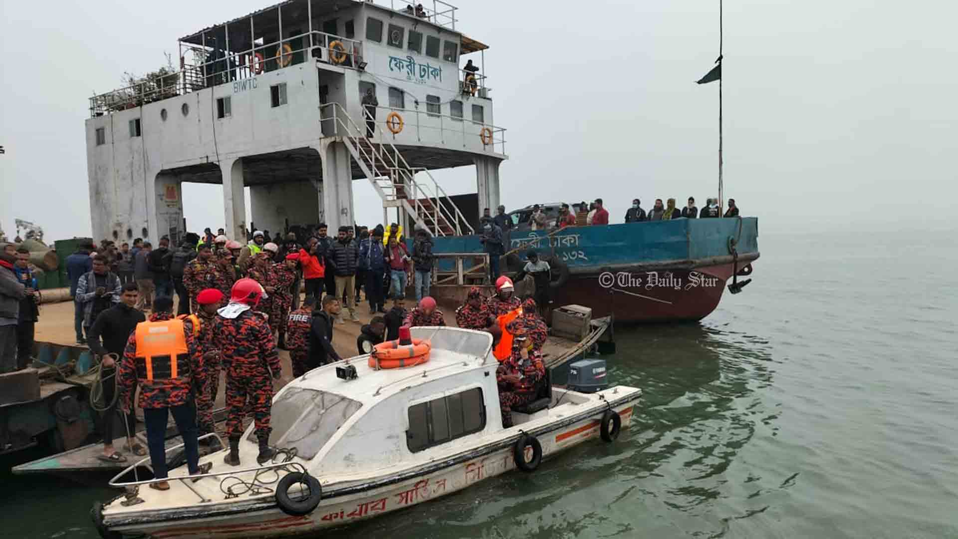 পাটুরিয়ায় ফেরিডুবি: নিখোঁজ ১, উদ্ধারকাজে যোগ দিচ্ছে হামজা