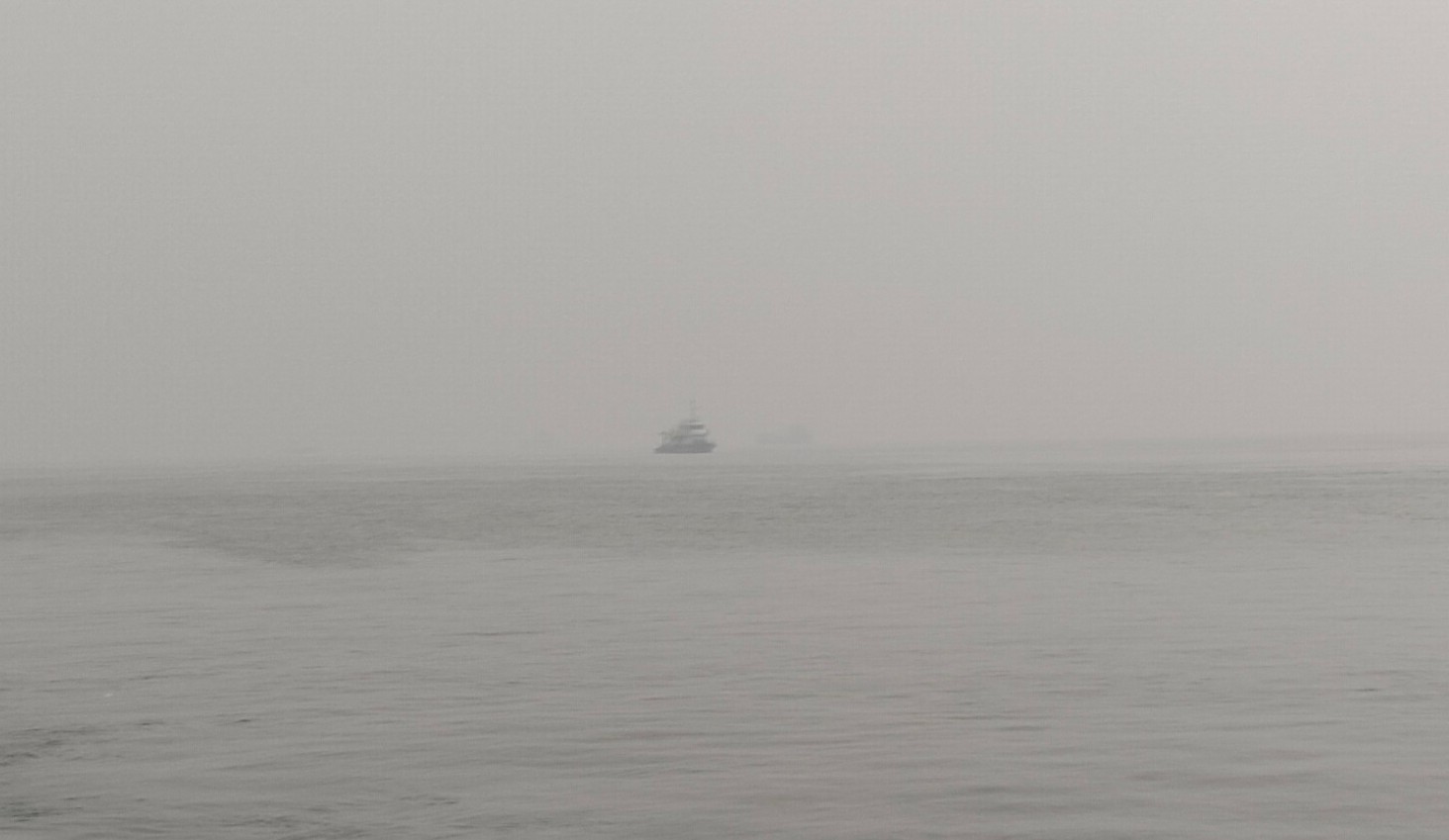 ঘন কুয়াশায় আরিচা-কাজিরহাট নৌপথে ফেরি চলাচল বন্ধ, স্বাভাবিক পাটুরিয়া-দৌলতদিয়া