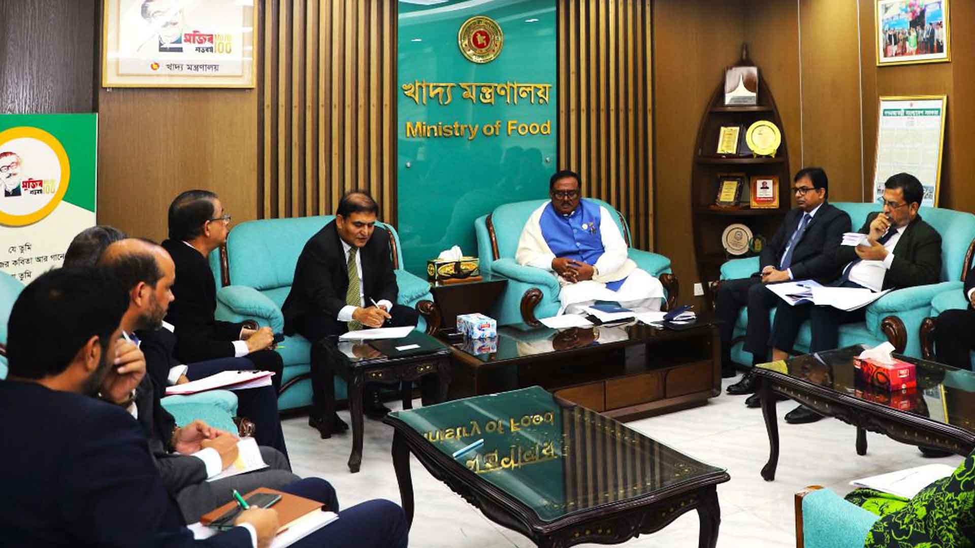 করপোরেট প্রতিষ্ঠান প্রতিযোগিতা করে ধান কিনে অবৈধ মজুত করলে ব্যবস্থা: খাদ্যমন্ত্রী