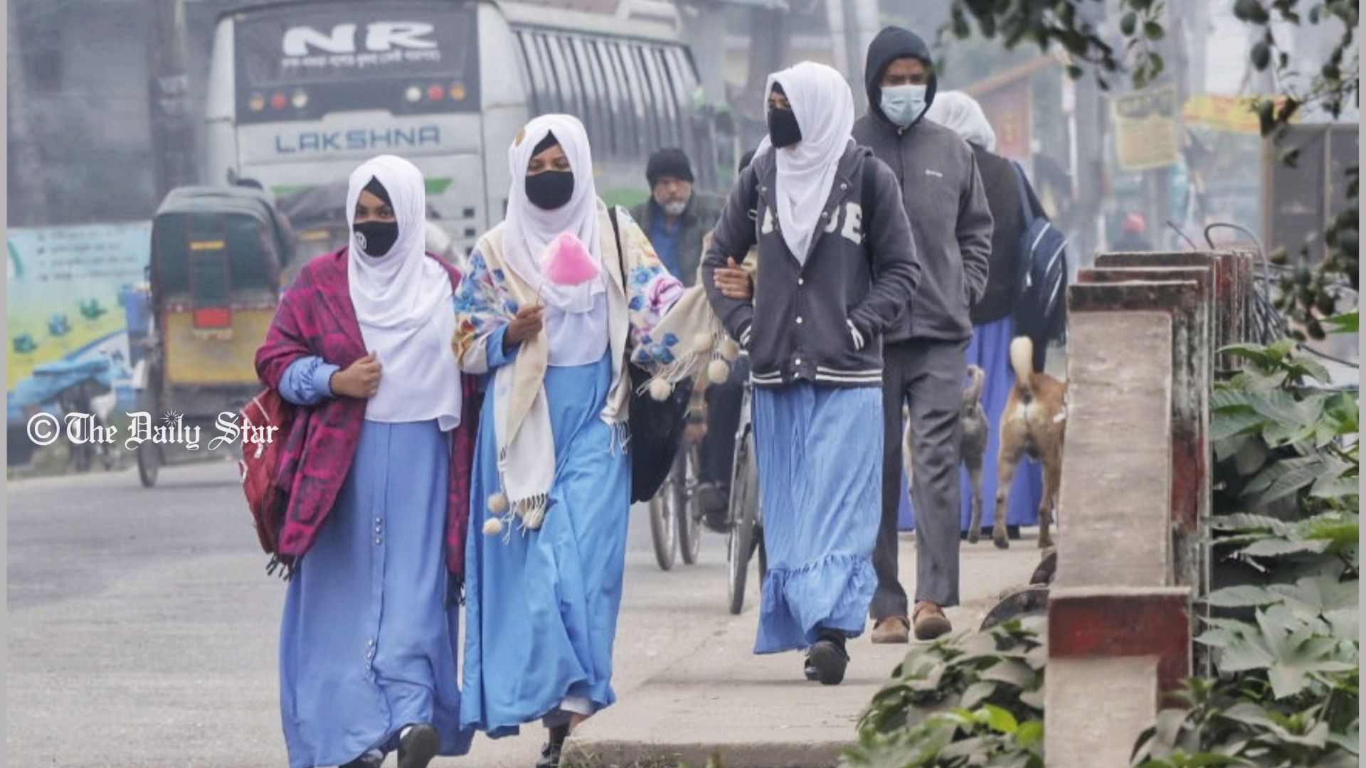 তাপমাত্রা ৯ ডিগ্রি, তবু খোলা স্কুল