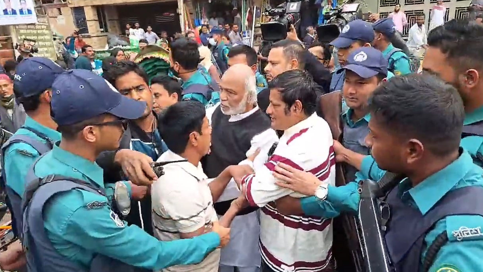 মঈন খানকে আমরা আটক বা গ্রেপ্তার করিনি: পুলিশ