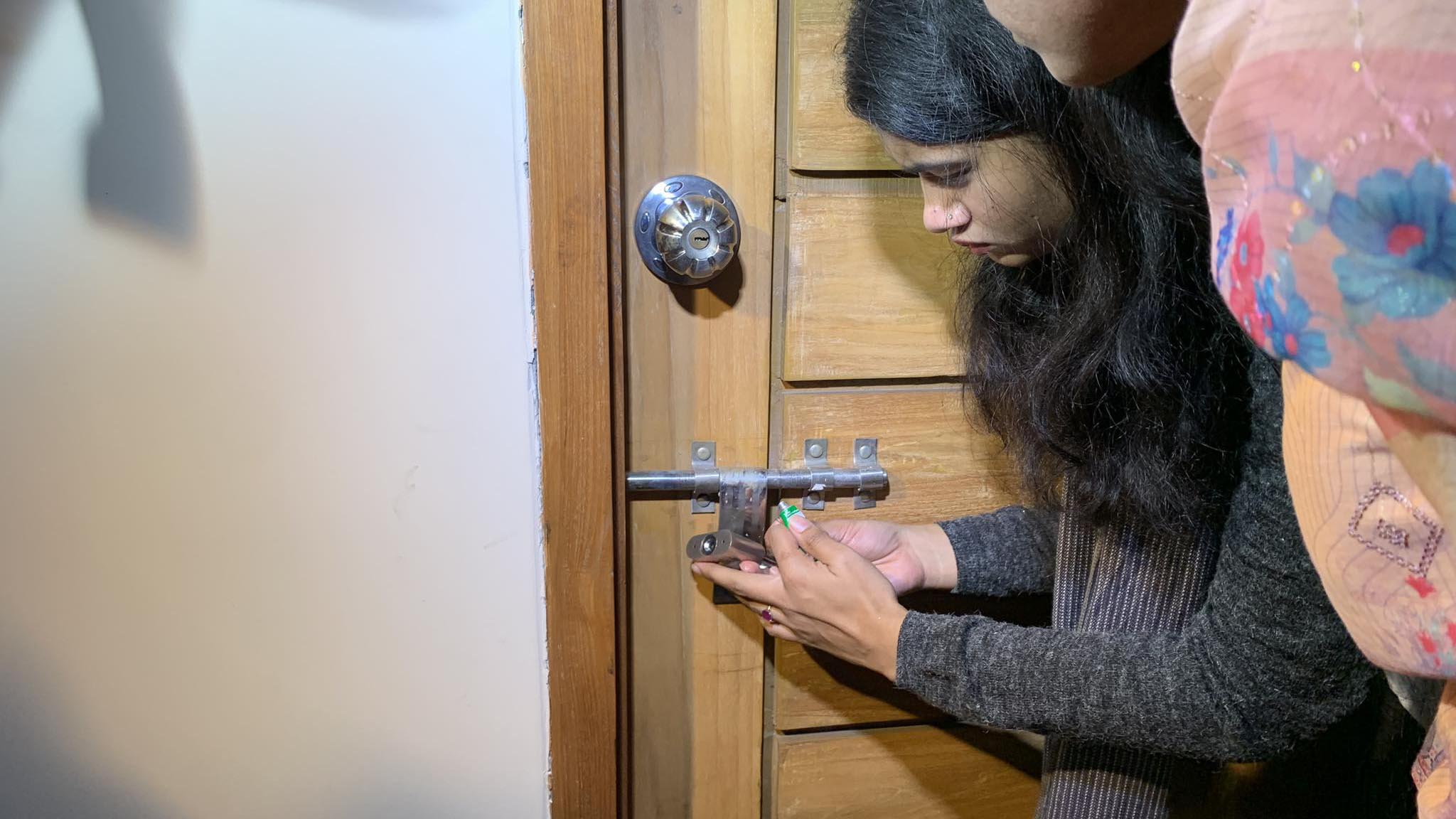 যৌন নিপীড়নের অভিযোগে সাংবাদিকতা বিভাগের ক্লাসরুম ও শিক্ষকের রুমে তালা