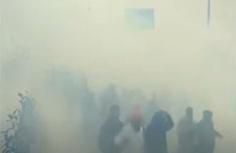 ভারতে কৃষকদের রোডমার্চে ড্রোন থেকে টিয়ারশেল নিক্ষেপ