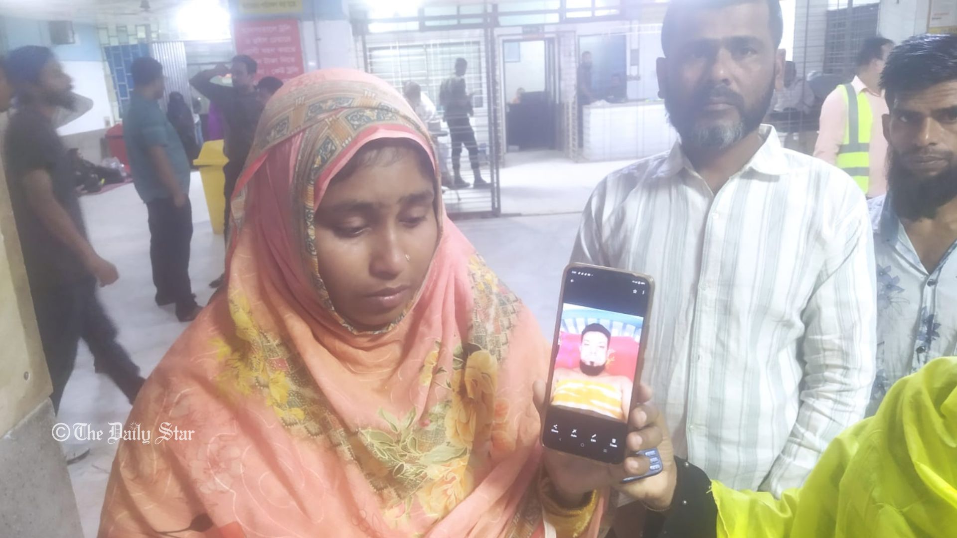 ‘চর্তুদিকে আগুন, আমার জন্য দোয়া করো’