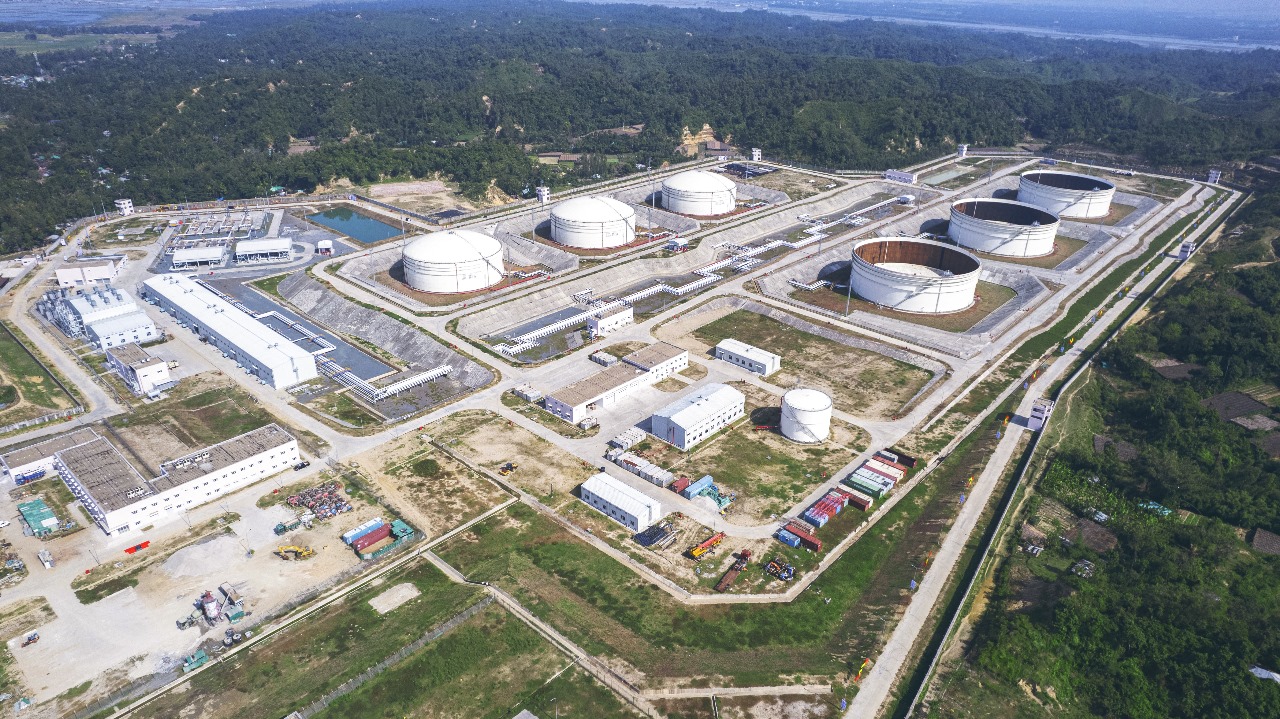 মহেশখালী থেকে সাগরের তল দিয়ে ৩০ ঘণ্টায় ডিজেল পৌঁছাল ইস্টার্ন রিফাইনারিতে