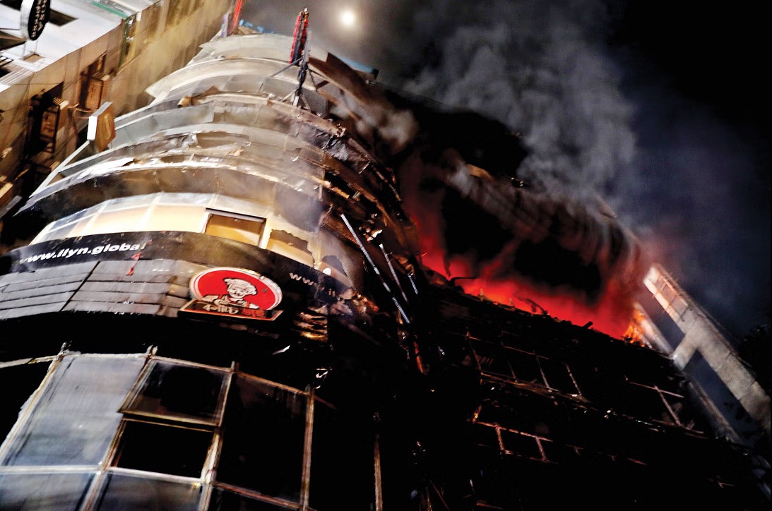 বহুতল ভবনে অগ্নিনিরাপত্তা: আইনের ফাঁকফোকরের সুযোগ নিচ্ছেন মালিকরা