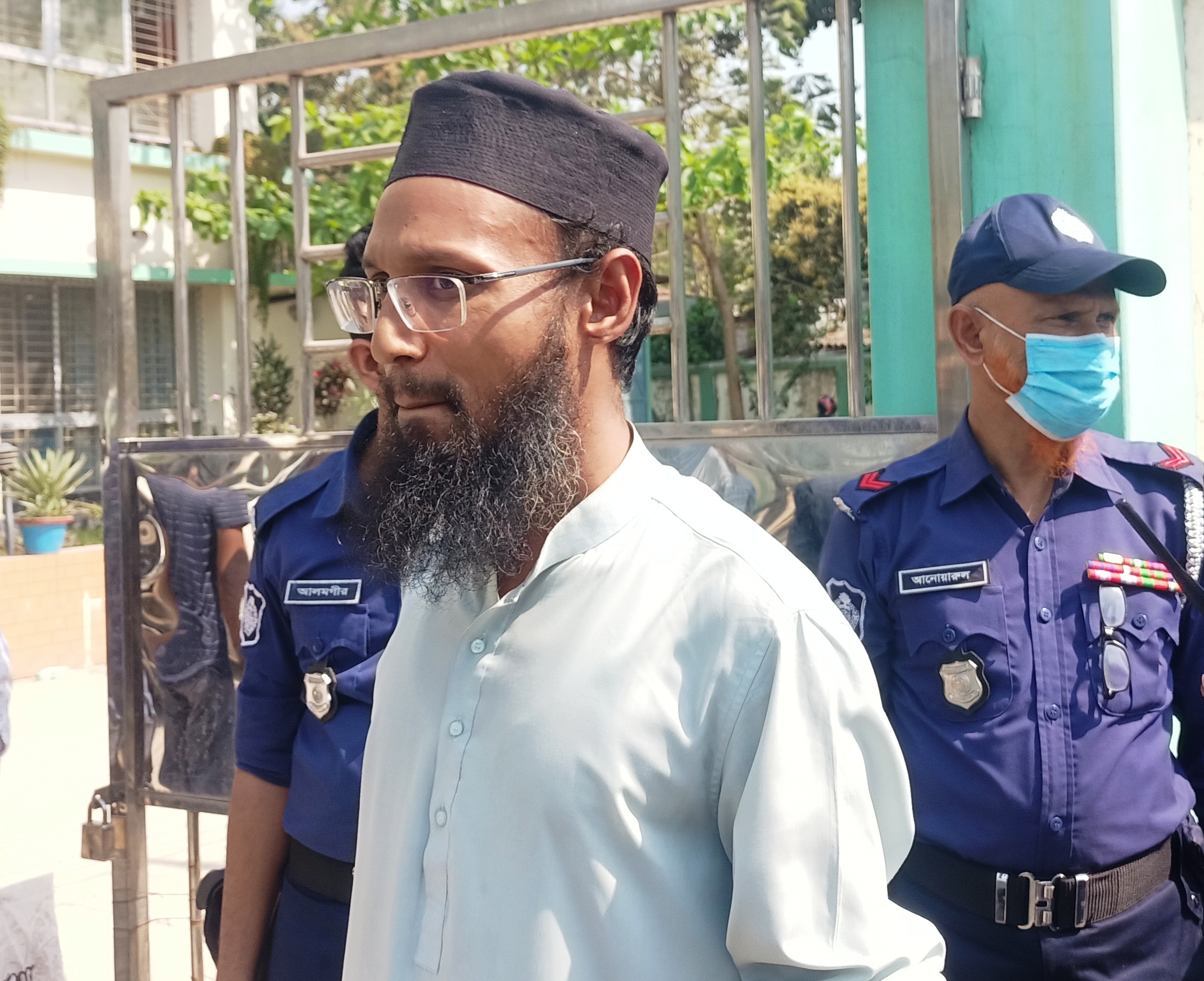 তথ্য চাওয়ায় ৫ সাংবাদিককে জেলে পাঠানোর হুমকি এসিল্যান্ডের