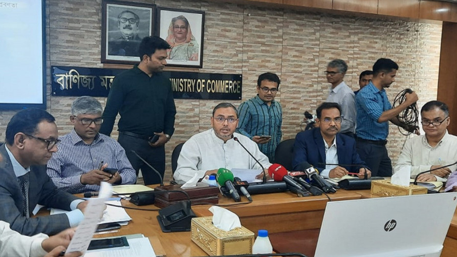 ভারতীয় পেঁয়াজের প্রথম চালান আসছে আজ রাতে: বাণিজ্য প্রতিমন্ত্রী