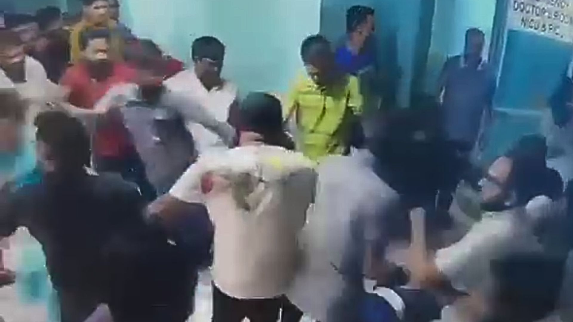 রোগীর স্বজনদের হামলায় আহত চিকিৎসক আইসিইউতে