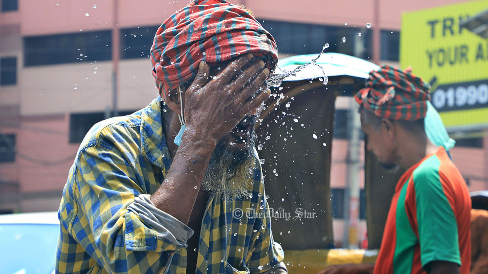 হিট স্ট্রোকের ঝুঁকি কমাতে স্বাস্থ্য অধিদপ্তরের ৪ নির্দেশনা