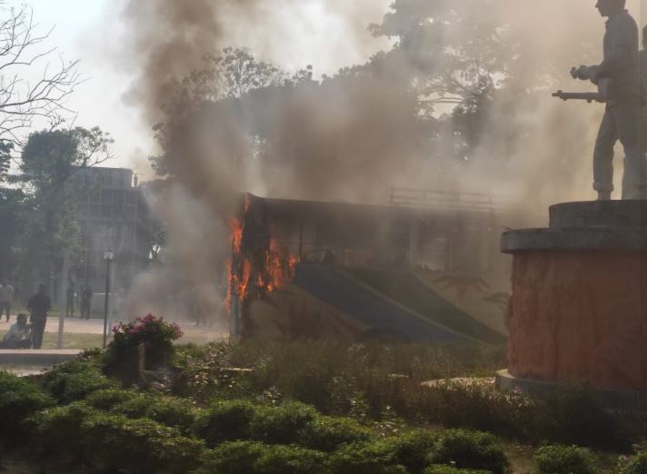 চুয়েট বন্ধ ঘোষণা, শিক্ষার্থীদের হল ছাড়ার নির্দেশ