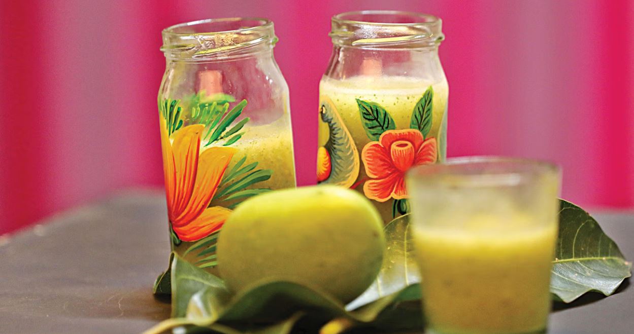 গরমে প্রাণ জুড়াবে কাঁচা আমের এই ২ শরবত