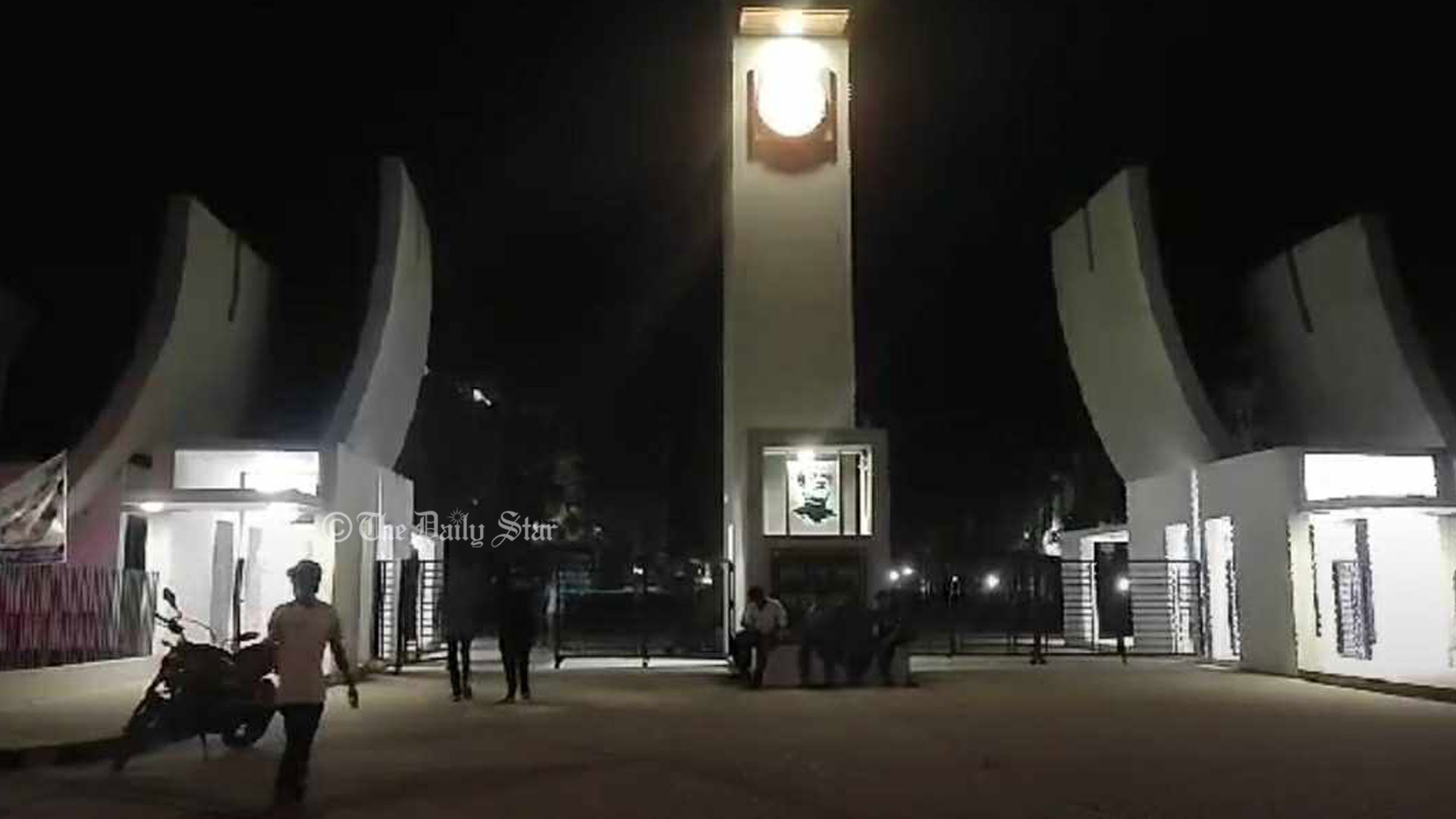 কুমিল্লা বিশ্ববিদ্যালয় অনির্দিষ্টকালের জন্য বন্ধ, বুধবার বিকেলের মধ্যে হল ছাড়ার নির্দেশ