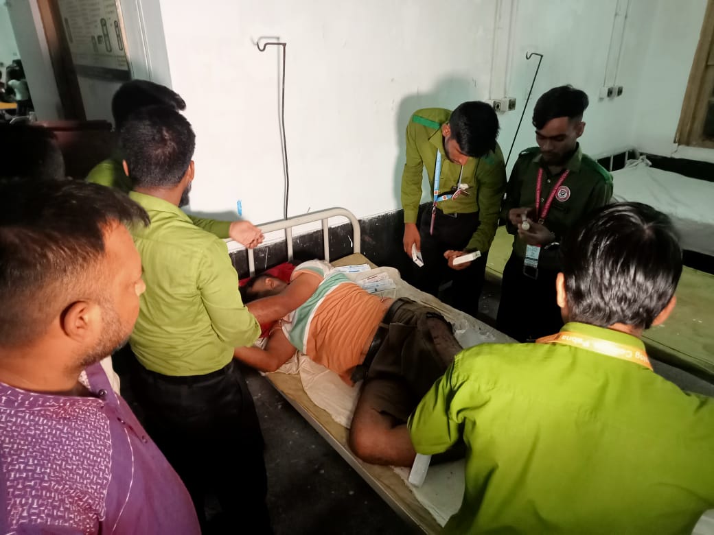 সুজানগরে ২ চেয়ারম্যান প্রার্থীর সমর্থকদের সংঘর্ষ, ৩ জন গুলিবিদ্ধসহ আহত ১০